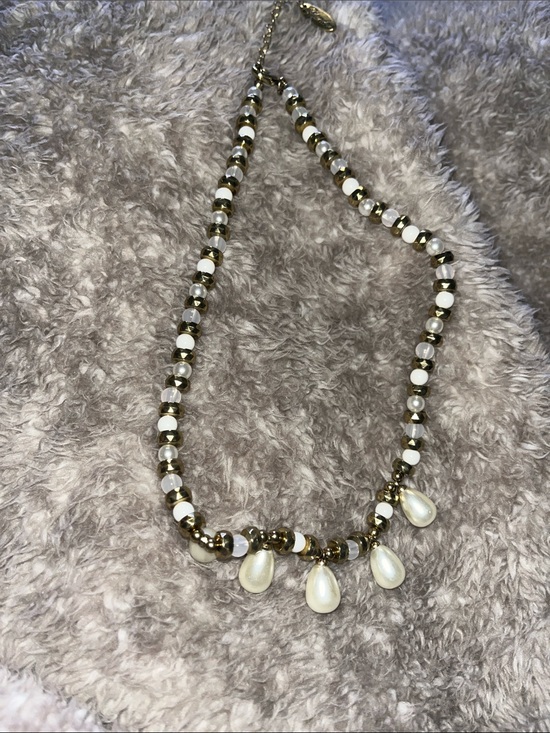 Plunder Jewelry - Plunder Gold and White Beaded Necklace with Pearl Teardrops NWOT